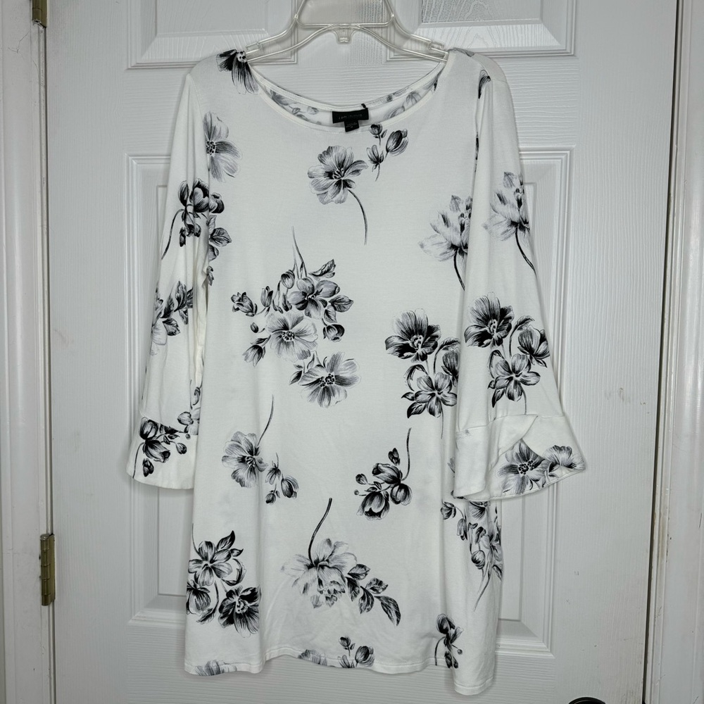 J. Jill Wearever Collection Bell Sleeve Tunic Top White W/ Black Flowers Size M
